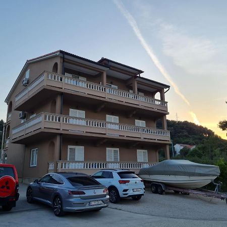 Apartments Nada Mundanije Luaran gambar