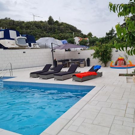 Apartments Nada Mundanije Luaran gambar