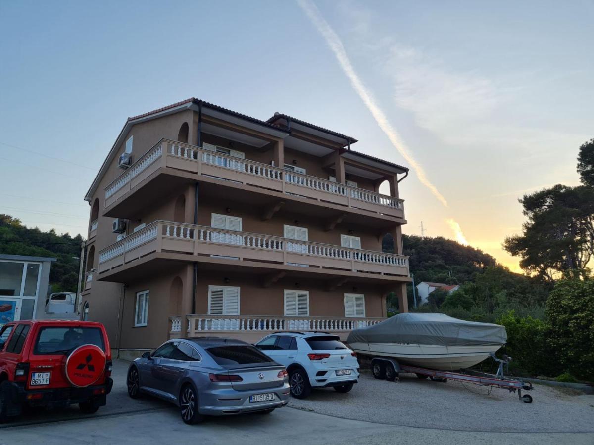Apartments Nada Mundanije Luaran gambar