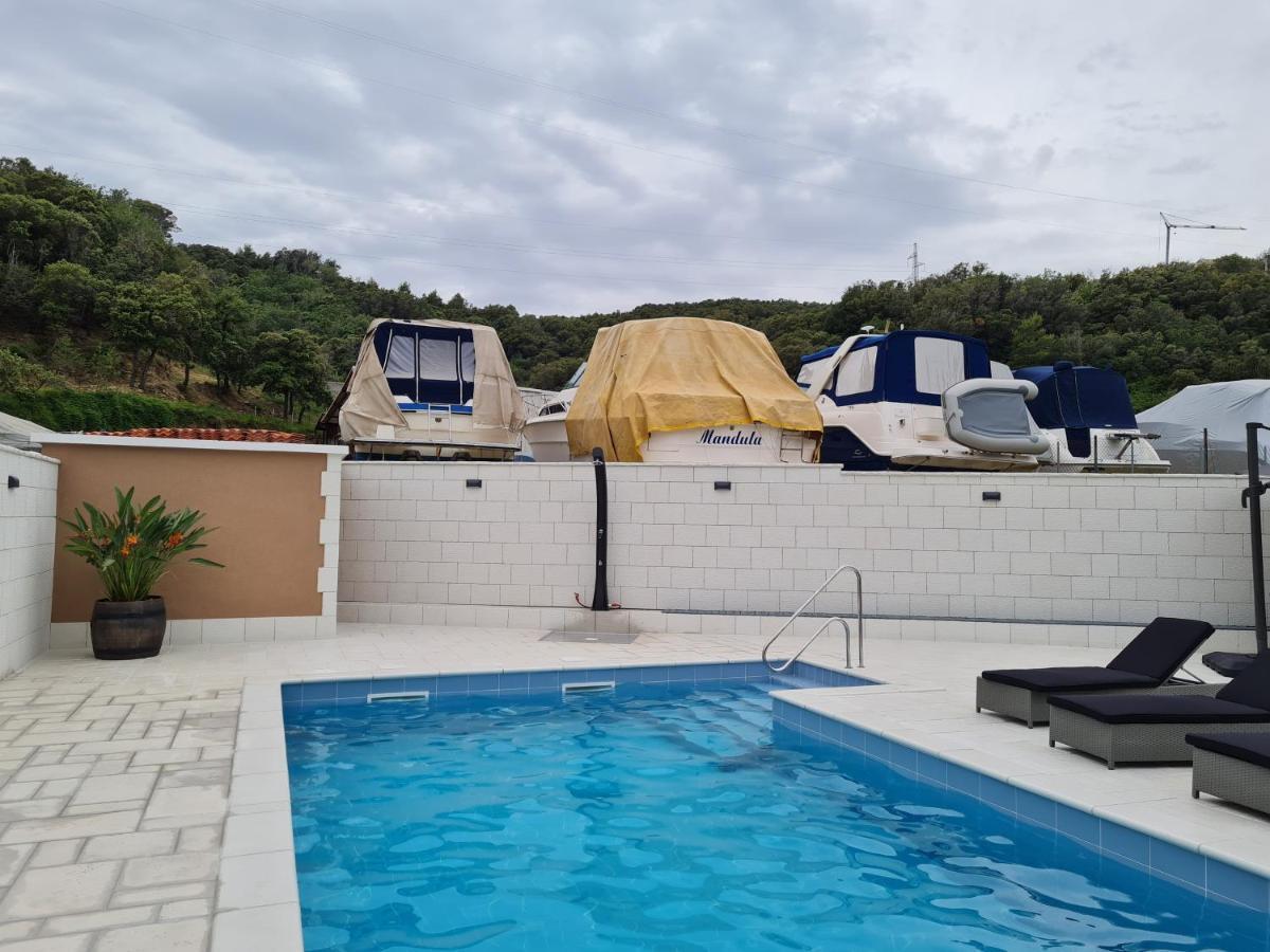 Apartments Nada Mundanije Luaran gambar