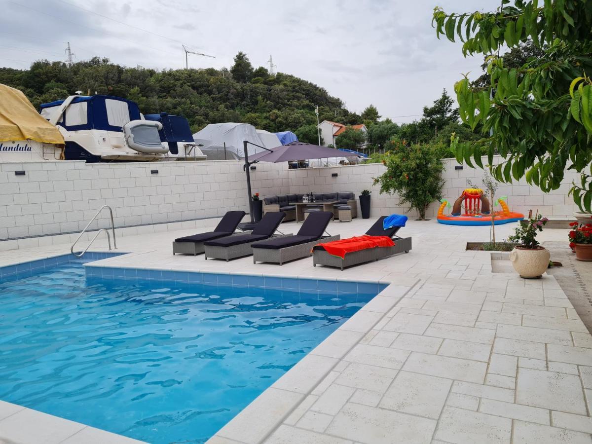 Apartments Nada Mundanije Luaran gambar