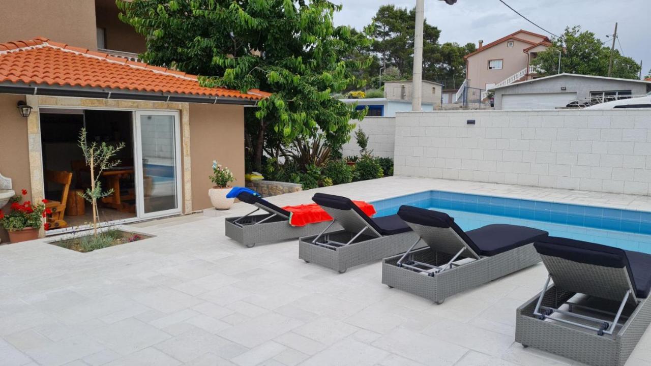 Apartments Nada Mundanije Luaran gambar