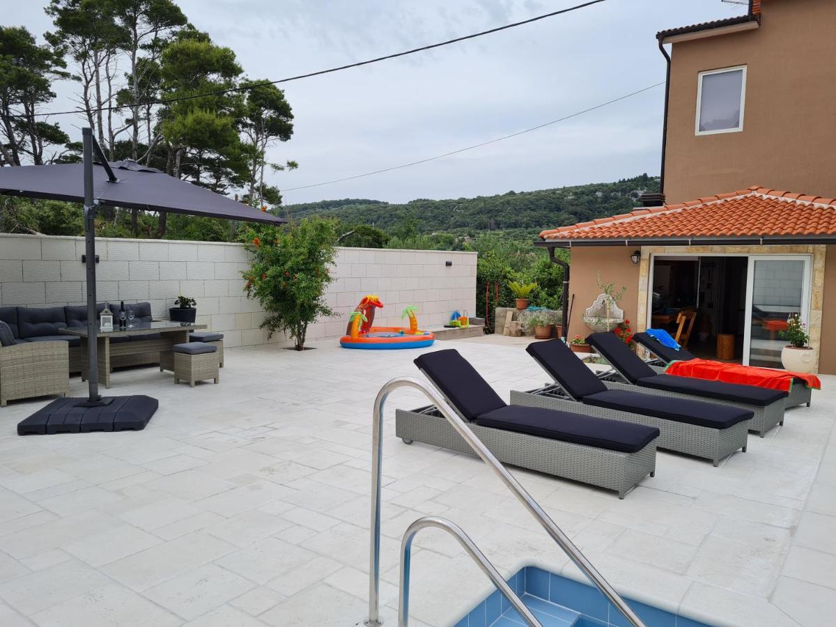 Apartments Nada Mundanije Bilik gambar