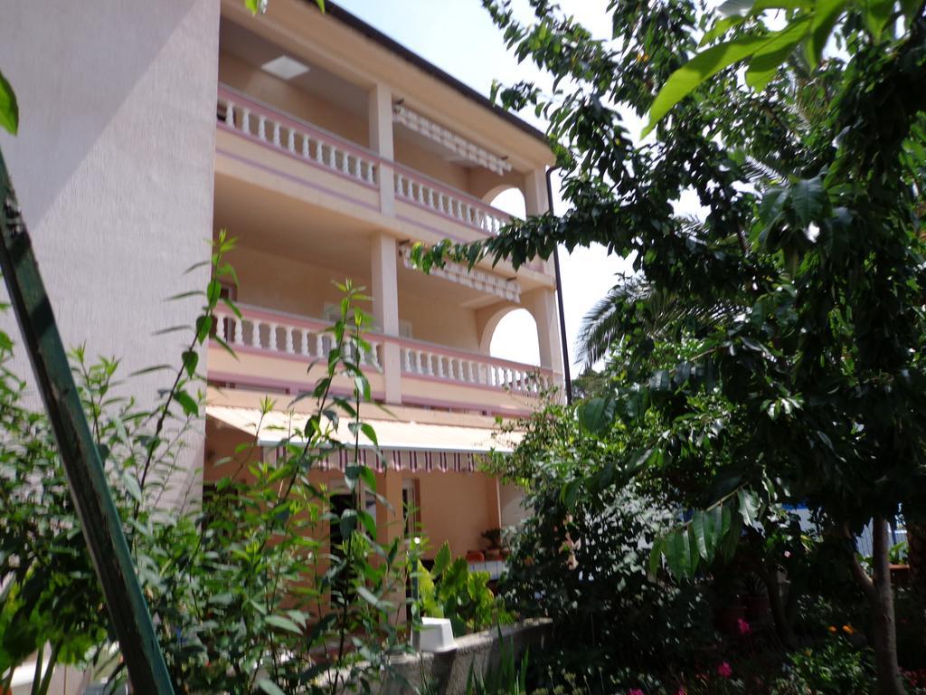 Apartments Nada Mundanije Luaran gambar